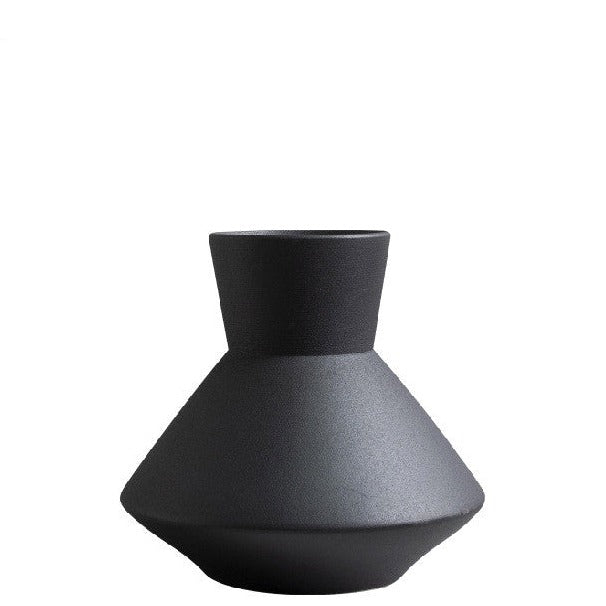 Designer-Vase MALI Vasen 12" Mali aus Porzellan Coal Black Lucien b&w cj decor deko & homestyle Facebook fashion iconic minimal modern modern fashion priori vase