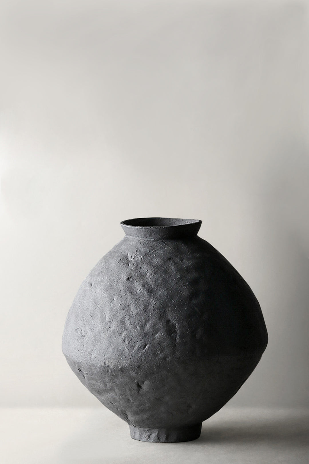 Designer-Vase WANO Vasen 11" aus Keramik _label_handmade b&w cj decor deko & homestyle Facebook fashion handmade herbst industrial max minimal priori vase
