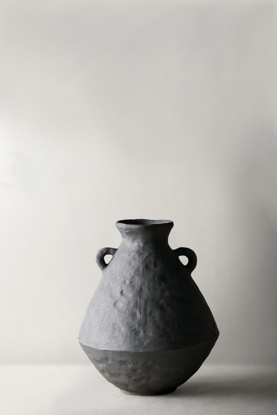 Designer-Vase WANO Vasen 11" aus Keramik _label_handmade b&w cj decor deko & homestyle Facebook fashion handmade herbst industrial max minimal priori spring vase
